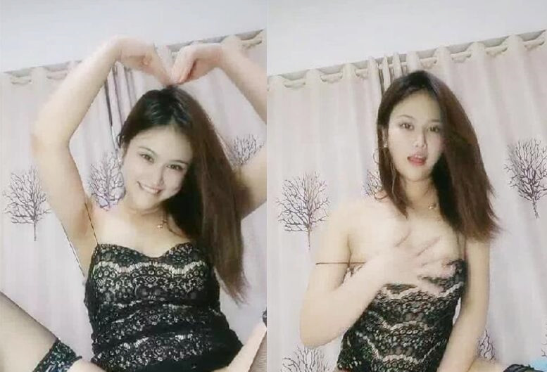 自称小李 嘉 欣 露脸直播一根 A V 棒 让自己爽上天不断摩擦 骚 逼 高 潮 喷